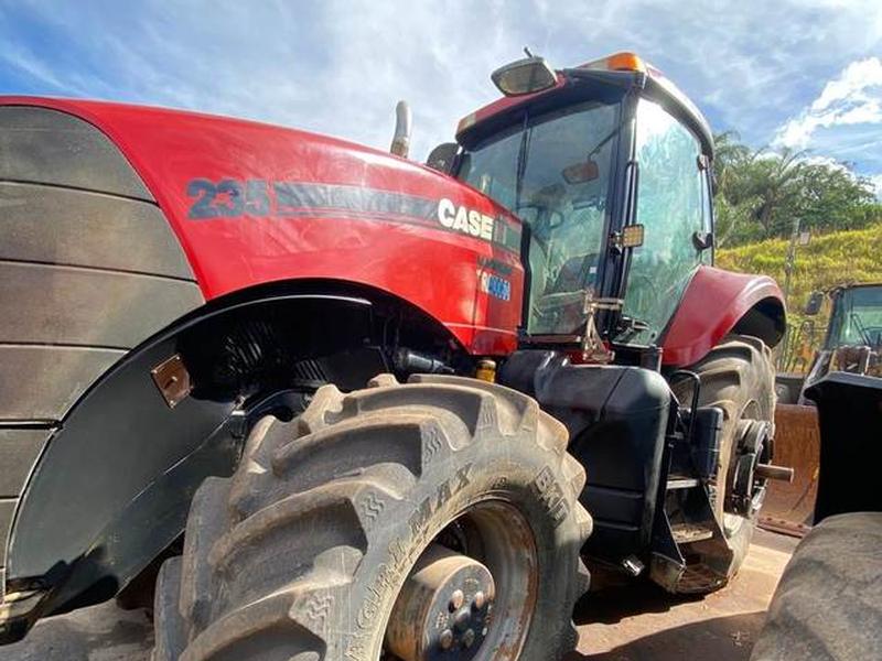 Case Magnum 235 2012 — Tratores de Rodas