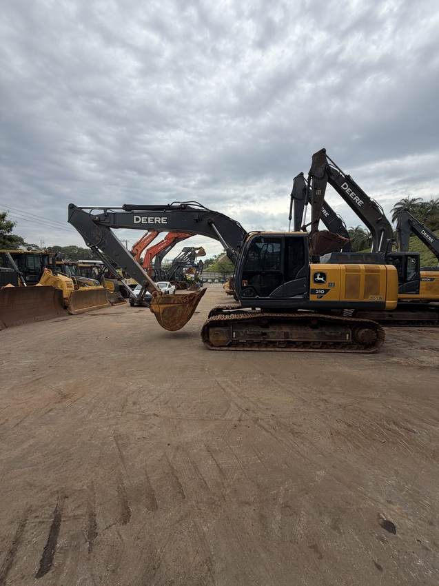 John Deere 210P 2024 — foto 2