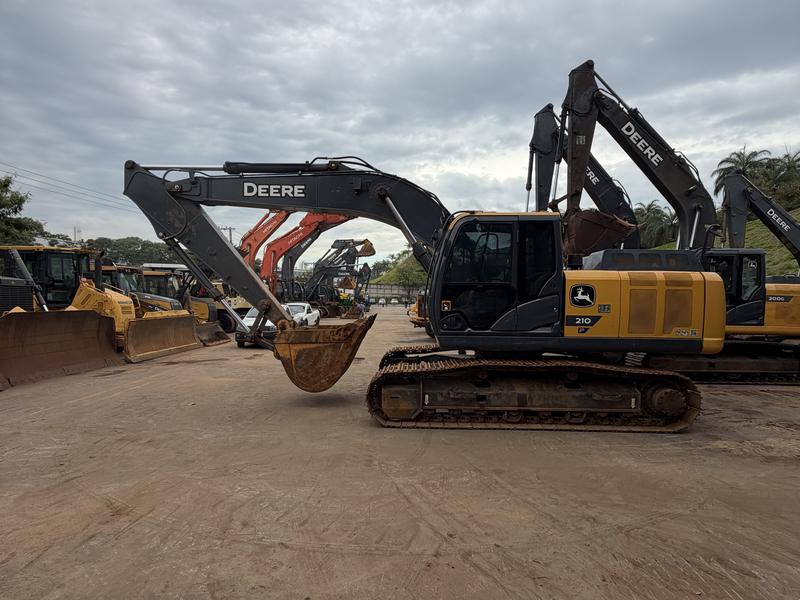 John Deere 210P 2024 — Escavadeiras